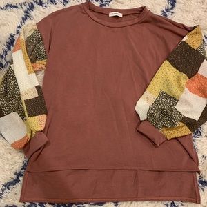 Boutique Top w/ Cute Sleeve